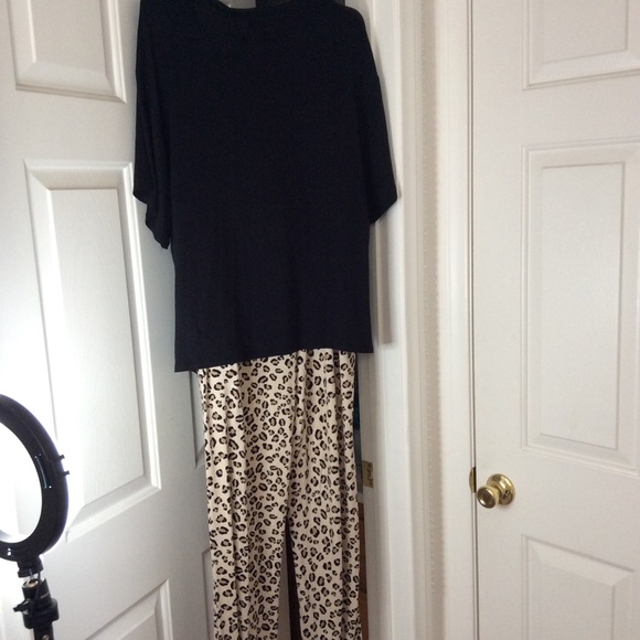 DKNY Soft Lounge/Pajama Set - Picture 6 of 8